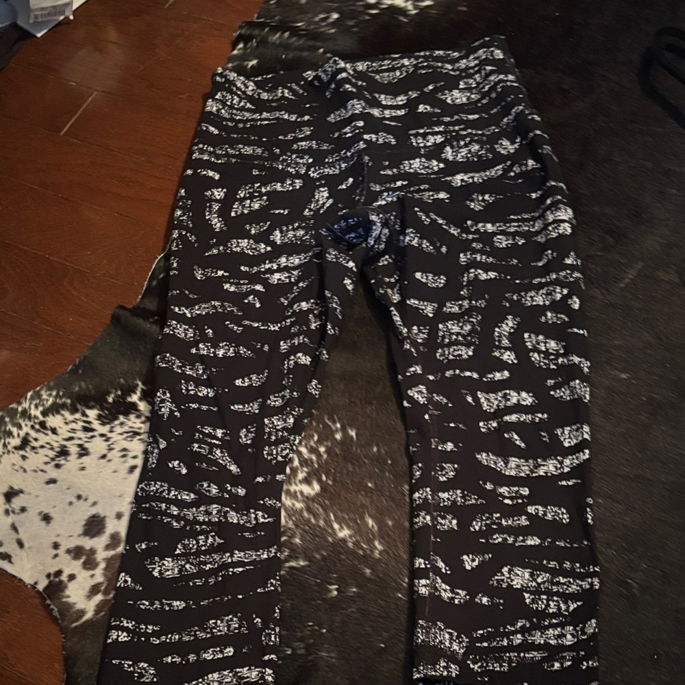 Black and White Patterned Leggings capris